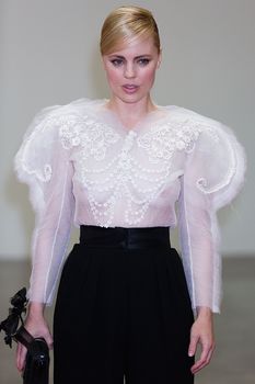 Соски Мелиссы Джордж на благотворительном мероприятии Convivio фото #3