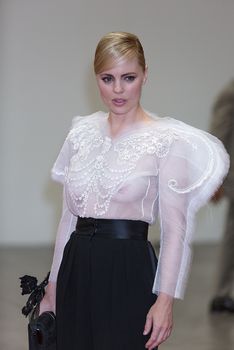 Соски Мелиссы Джордж на благотворительном мероприятии Convivio фото #4