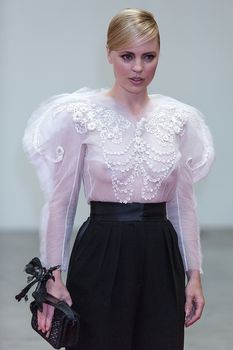 Соски Мелиссы Джордж на благотворительном мероприятии Convivio фото #5