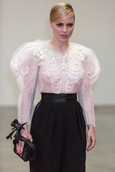 Соски Мелиссы Джордж на благотворительном мероприятии Convivio фото #6