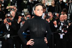 Мишель Родригес в прозрачном наряде на Каннском кинофестивале фото #7