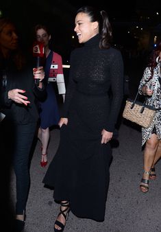 Мишель Родригес в прозрачном наряде на Каннском кинофестивале фото #30