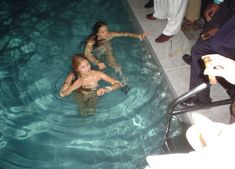 Мишель Родригес топлесс во время отдыха в баре Sky Bar фото #1