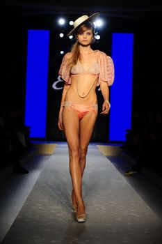 Эбби Ли Кершоу в прозрачном белье фото #2