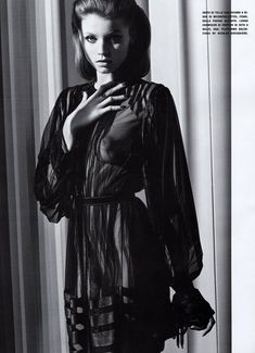 Обнаженная красавица Эбби Ли Кершоу в журнале Vogue фото #3