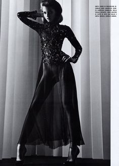 Обнаженная красавица Эбби Ли Кершоу в журнале Vogue фото #5