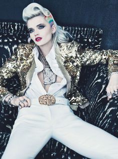 Упругая голая грудь Эбби Ли Кершоу в журнале W фото #3