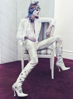 Упругая голая грудь Эбби Ли Кершоу в журнале W фото #4