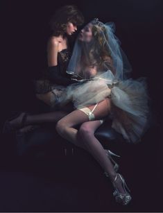 Эбби Ли Кершоу снялась обнаженной в журнале Interview фото #1