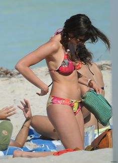 Аппетитная попка Нины Добрев в Майами фото #17