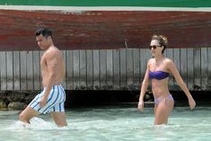 Сексуальная Джессика Альба отдыхает на пляже