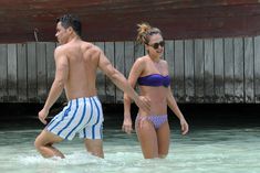 Сексуальная Джессика Альба отдыхает на пляже