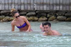 Сексуальная Джессика Альба отдыхает на пляже