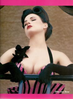 Дита Фон Тиз демонстрирует свои прелести в журнале Playboy Lenceria фото #2