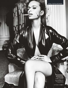 Пышногрудая Эмили Ратаковски обнажилась для журнала GQ фото #2