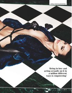 Пышногрудая Эмили Ратаковски обнажилась для журнала GQ фото #5