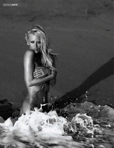 Дженна Джеймсон позирует голой  в журнале Playboy фото #4