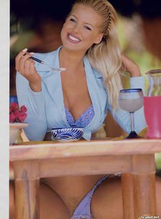 Божественные формы Виктории Сильвстедт  в журнале Playboy фото #4