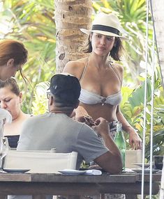 Красотка Джессика Альба отдыхает на Карибских островах фото #19