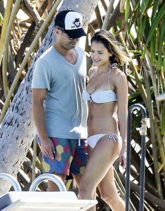 Красотка Джессика Альба отдыхает на Карибских островах фото #20