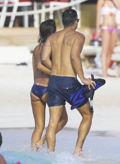 Возбуждающее тело Джессики Альба в бикини на Карибских островах фото #52