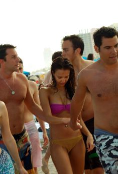 Сексуальная Джессика Альба в мокром купальнике на пляже в Майами фото #10