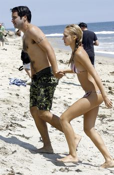 Красивая и соблазнительная Джессика Альба отдыхает на пляже в Малибу фото #3