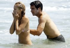 Красивая и соблазнительная Джессика Альба отдыхает на пляже в Малибу фото #9