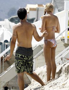 Красивая и соблазнительная Джессика Альба отдыхает на пляже в Малибу фото #23