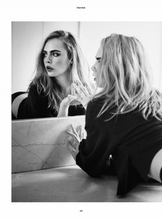 Обнажённая Кара Делевинь снялась в журнале Esquire фото #5