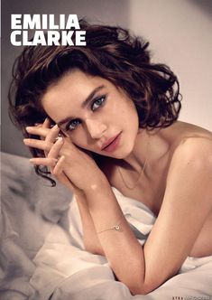 Ню фото Эмилии Кларк  в журнале XTRA фото #1