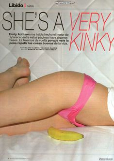 Горячая Эмили Эддисон оголила грудь и попу в журнале Maxim фото #1