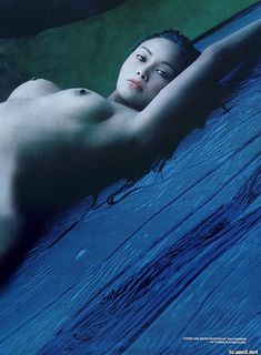 Обнажённая Тиа Каррере в чувственном образе для журнала Playboy фото #10