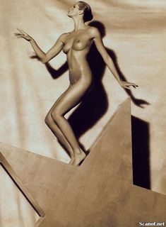 Сексуальная Эль Макферсон показала голую грудь в журнале Playboy