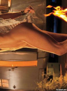 Абсолютно голая Никки Ли позирует в журнале Playboy фото #6