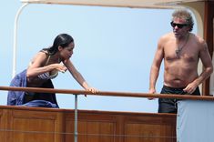Розарио Доусон в бикини отдыхает на яхте в Каннах фото #6