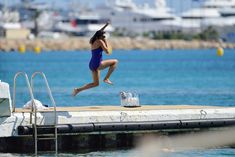 Сексуальная Розарио Доусон в мокром купальнике в Каннах фото #1