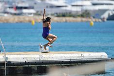 Сексуальная Розарио Доусон в мокром купальнике в Каннах фото #2