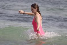 Миша Бартон в розовом купальнике фото #18