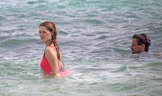 Миша Бартон в розовом купальнике фото #19