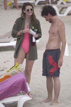 Миша Бартон в розовом купальнике фото #23