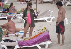 Миша Бартон в розовом купальнике фото #26