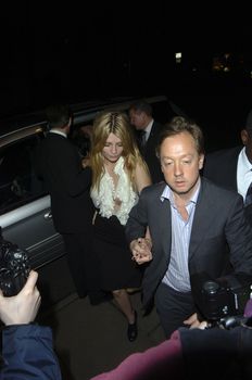 Обворожительная Миша Бартон показала голую грудь возле ночного клуба Boujis