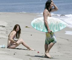 Аппетитное тело Мишы Бартон в бикини на пляже Малибу фото #2