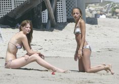 Аппетитное тело Мишы Бартон в бикини на пляже Малибу фото #14