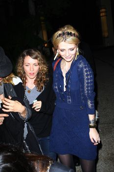 Миша Бартон без лифчика на вечеринке Benny Medina фото #1