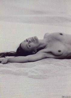Абсолютно голая Робин Гивенс снялась в журнале Playboy фото #7