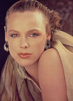 Голая грудь Бриджит Нильсен на сочных кадрах в журнале Playboy фото #2