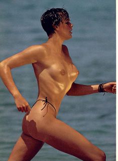 Голая грудь Бриджит Нильсен на сочных кадрах в журнале Playboy фото #3