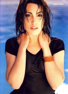 Красотка Карли Поуп демонстрирует сексуальную фигуру в журнале Die Girls Von FHM Summer фото #4